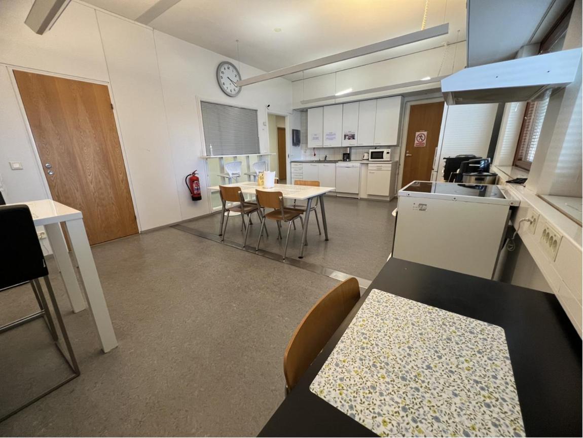 Office House Services 215 Ostello *